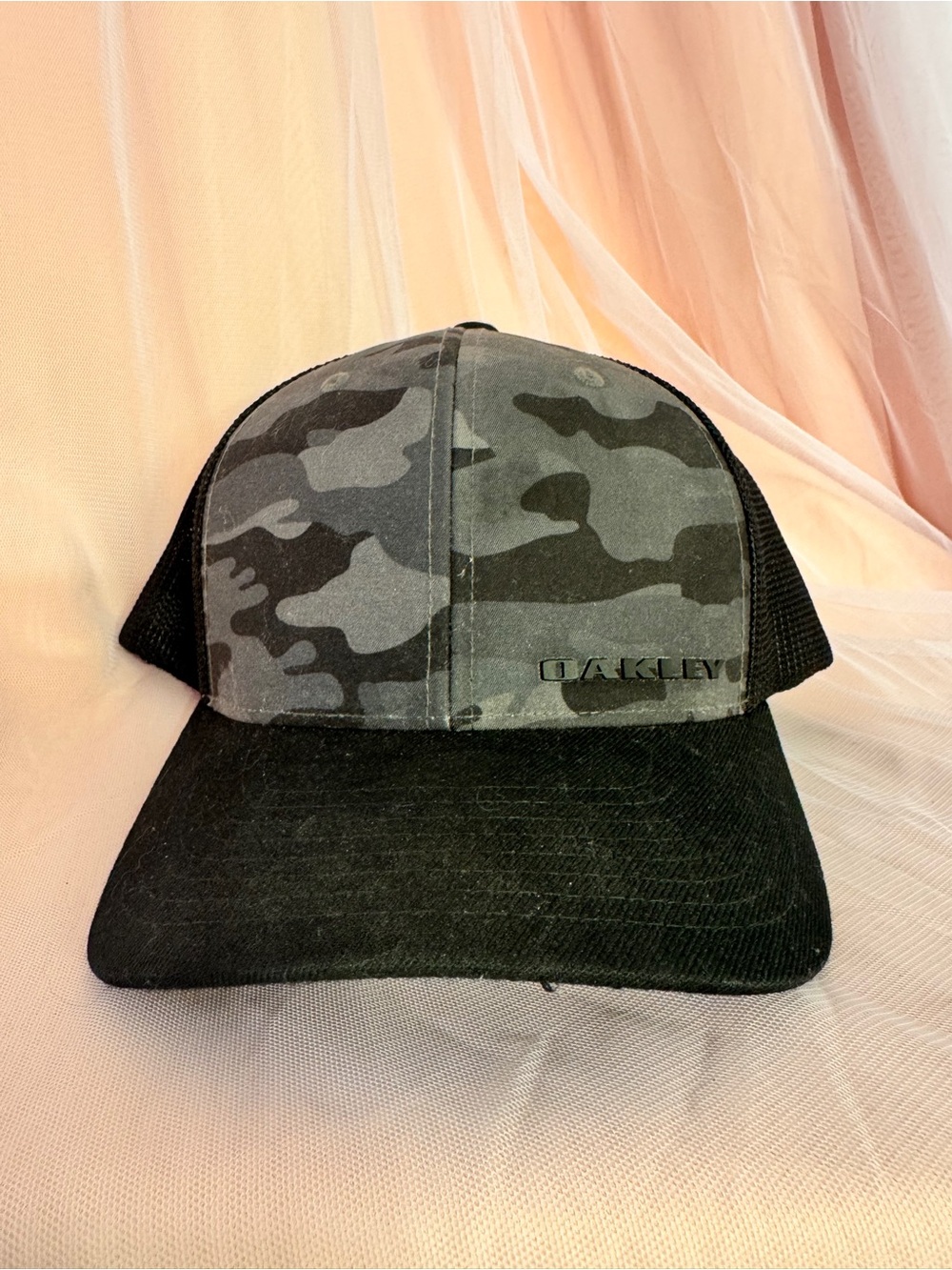 🧢Oakley Black/Gray Camouflage Trucker Hat Mesh Back Stretch Fit Men’s L-XL